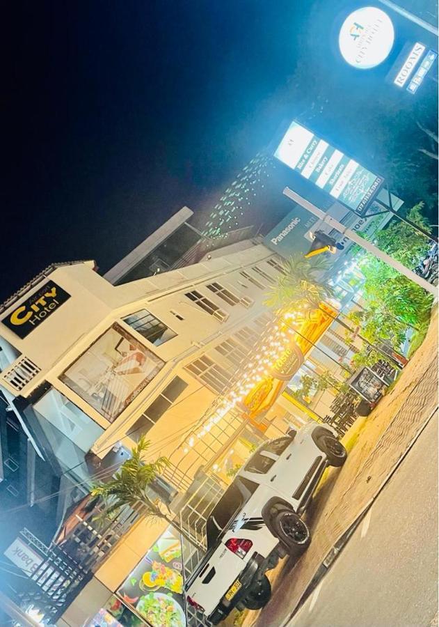 Airport City Hotel Katunayaka Dış mekan fotoğraf